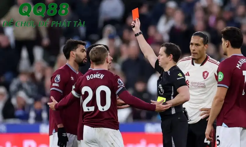 Tấm thẻ đỏ đầy tai hại của Paqueta trong trạn gặp Liverpool. (Ảnh: Goal) Tấm thẻ đỏ đầy tai hại của Paqueta trong trạn gặp Liverpool. (Ảnh: Goal)